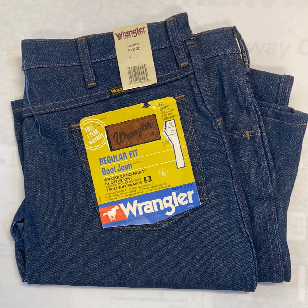 Wrangler Men’s Regular Fit Boot jeans. Size 40x32. New with tags